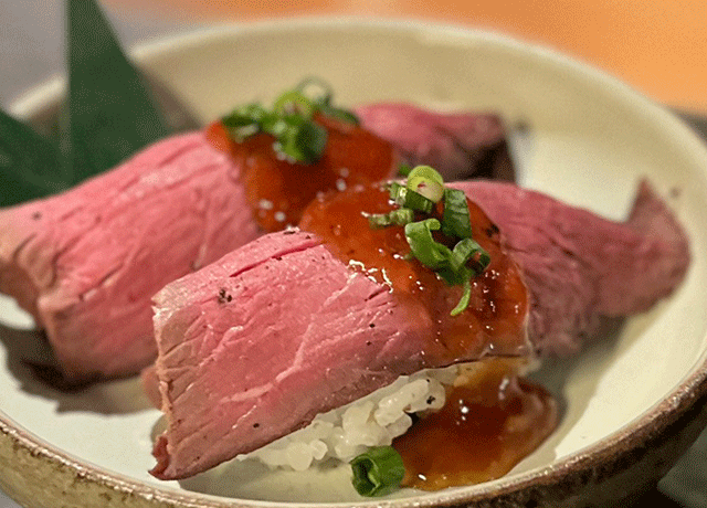 【マルペ1周年記念】1日だけの特別イベント開催!先着50名様に『国産牛ローストビーフ肉寿司 2貫』プレゼント!