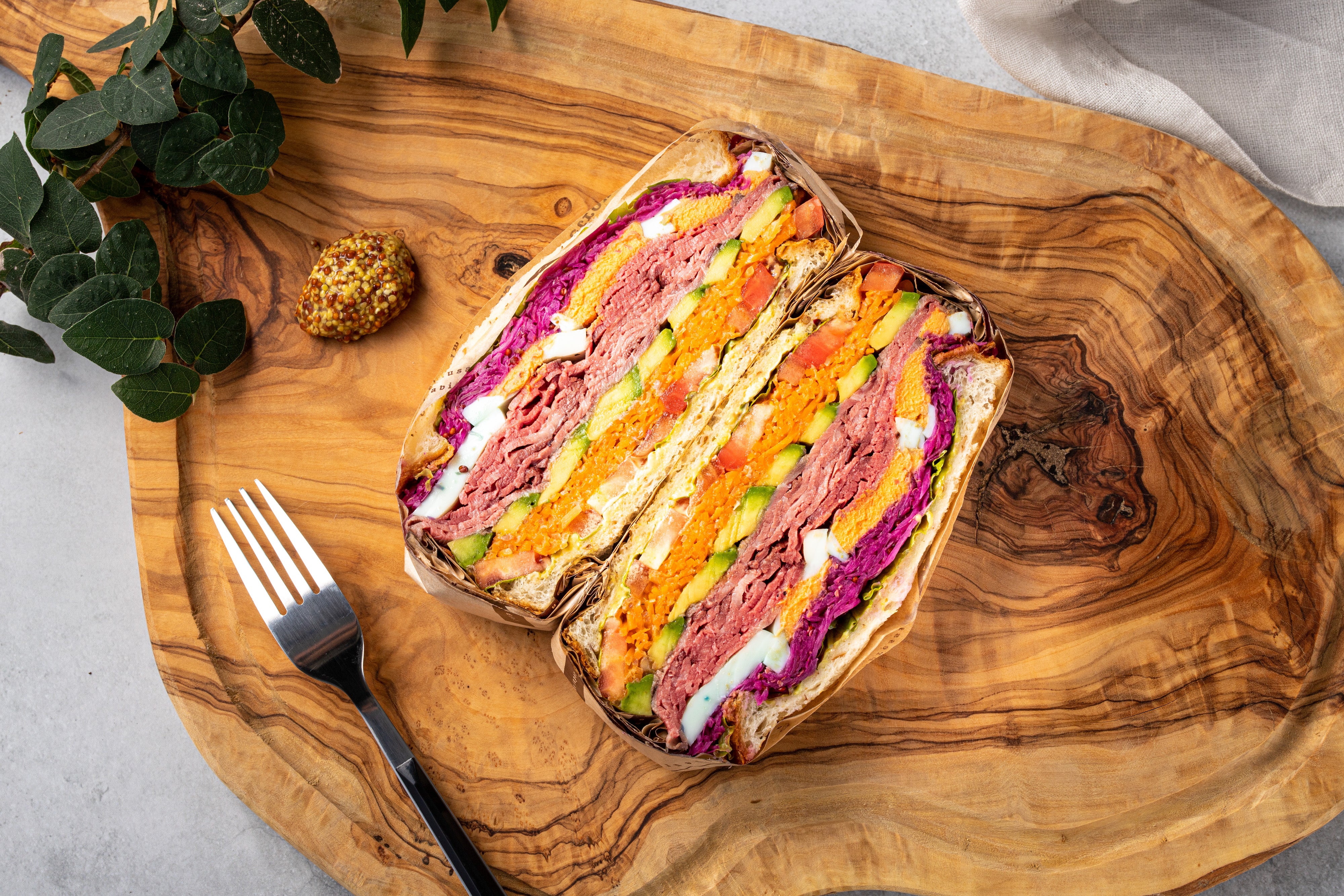 【 本店おすすめ情報 】土日限定・予約不可・各日15食限定!『お肉たっぷりローストビーフのサンドイッチ』