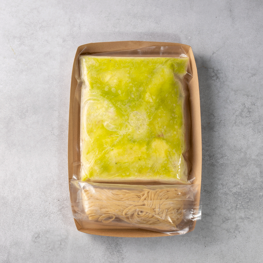 サーモンとアボガドの濃厚バジルクリームパスタ(1.5人前)