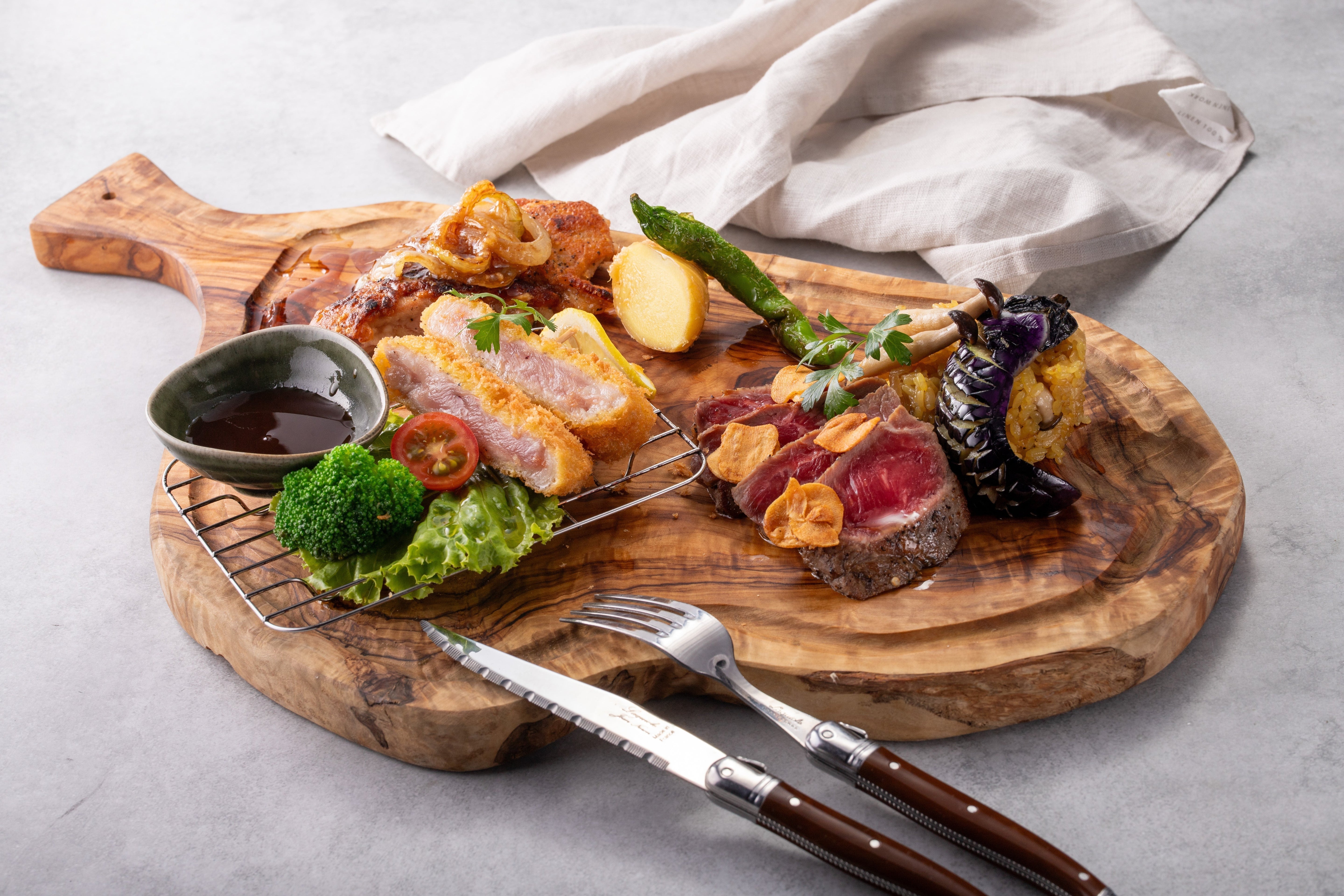 【シリーズ第2弾記念！25％OFF】お肉好きのための、大人の贅沢フレンチ弁当『サーロインステーキと肉三昧フレンチ弁当』